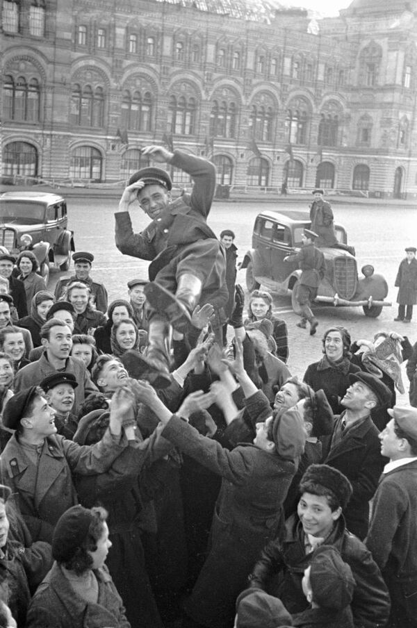 Istoria paradelor Victoriei din Piața Roșie Istoria paradelor Victoriei din Piața Roșie - Sputnik Moldova