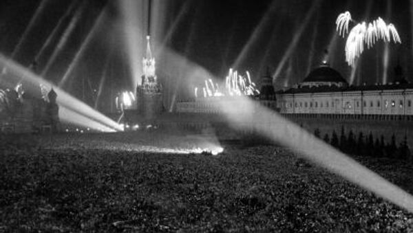 Салют Победы на Красной площади - Sputnik Молдова