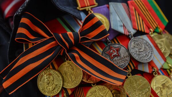 Георгиевская ленточка на кителе ветерана Великой Отечественной войны - Sputnik Молдова