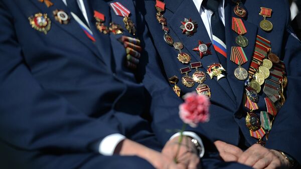 Ветераны на Красной площади перед началом парада - Sputnik Moldova