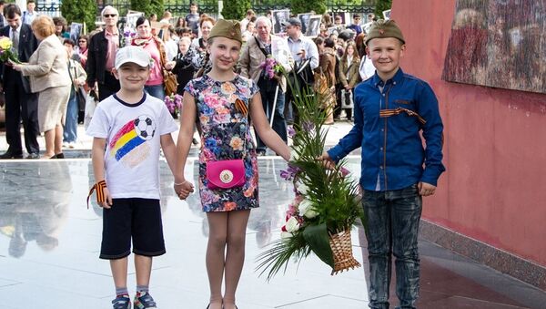 Возложение цветов на мемориальном комплексе Вечность в Кишиневе - Sputnik Moldova