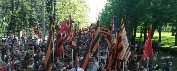 Многотысячное шествие граждан Молдавии 9 мая - Sputnik Молдова