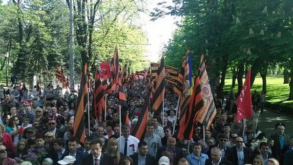 Многотысячное шествие граждан Молдавии 9 мая - Sputnik Молдова