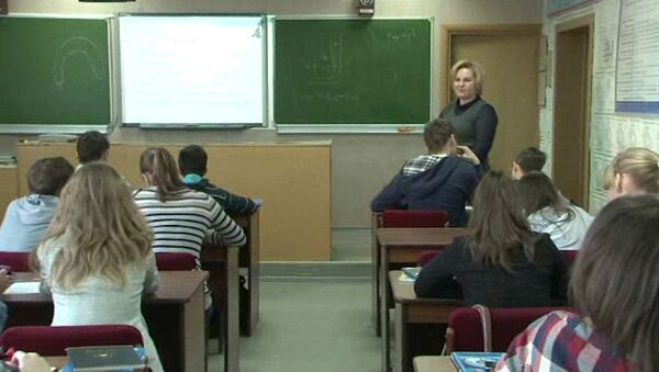 Teacher Becomes Internet Star After Meteorite Strike - Sputnik Moldova