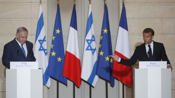 Премьер-министр Израиля Биньямин Нетаньяху и президент Франции Эммануэль Макрон  - Sputnik Moldova-România