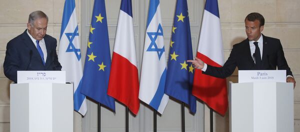 Премьер-министр Израиля Биньямин Нетаньяху и президент Франции Эммануэль Макрон Премьер-министр Израиля Биньямин Нетаньяху и президент Франции Эммануэль Макрон - Sputnik Moldova