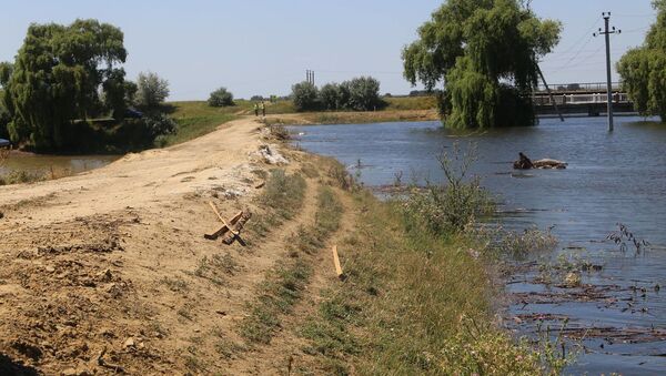 Salvatorii au fortificat diguri în sudul țării - Sputnik Moldova