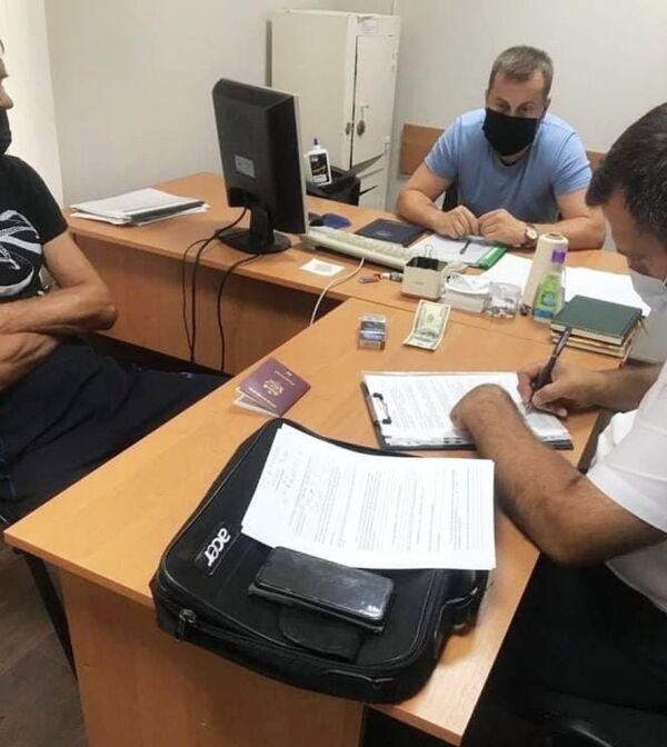 На юге Молдовы мужчина пытался подкупить пограничника за сто долларов - Sputnik Молдова