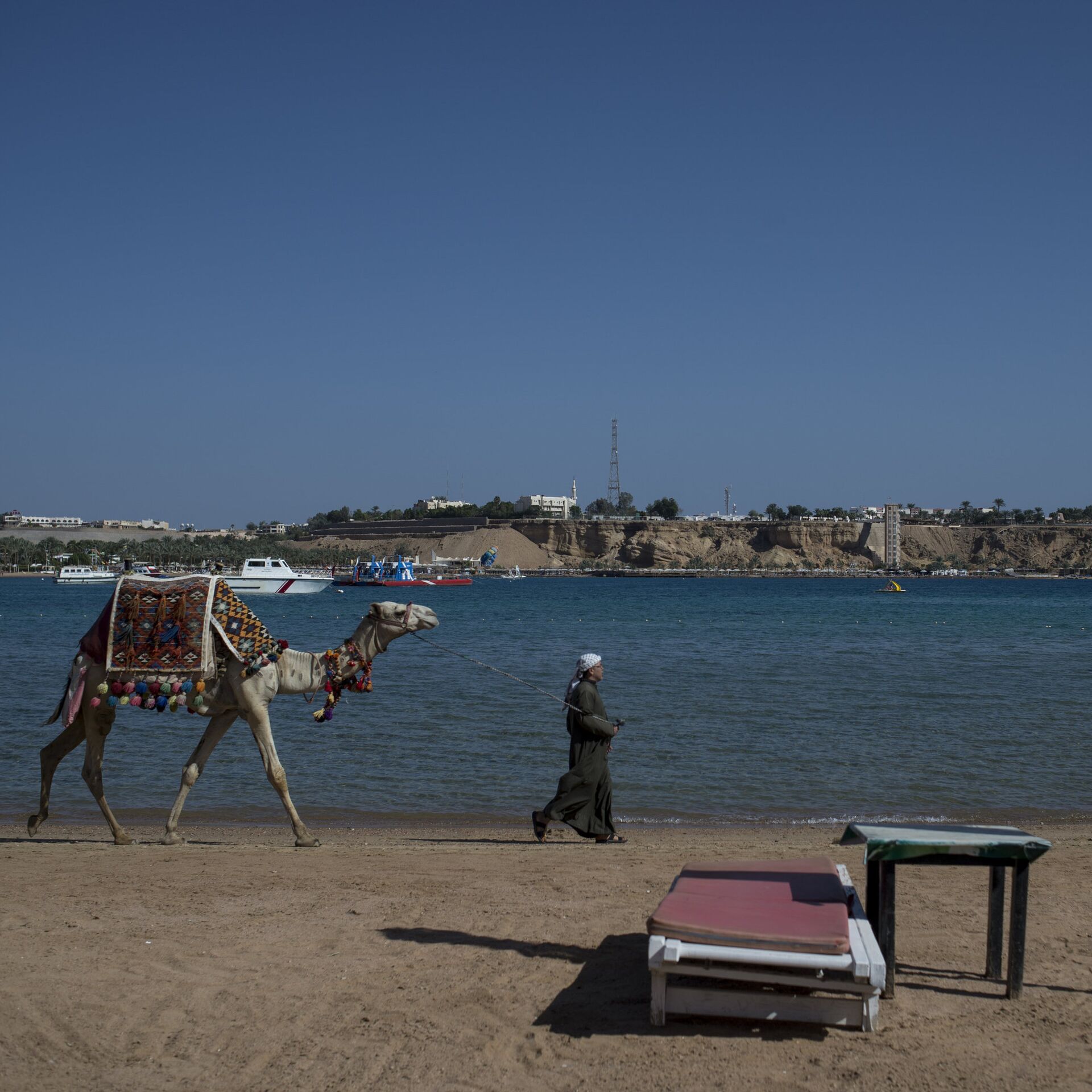 Египет в начале июня. Египет туристы на пляже. Я на пляже в Египте. Египет пляж без людей. Египет в июле.