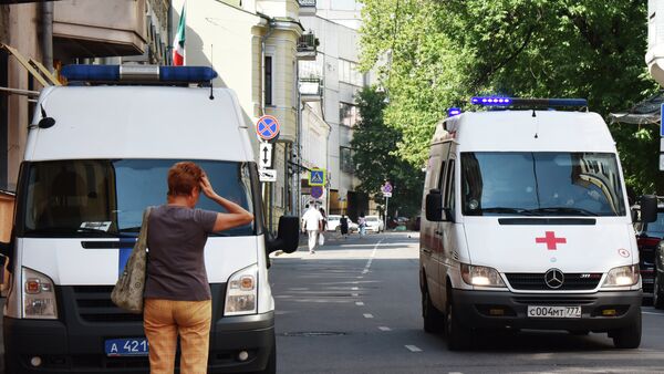 Автомобили скорой помощи и полиции на улице Москвы. - Sputnik Молдова