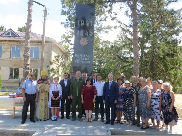 В память о героях-односельчанах - Sputnik Молдова