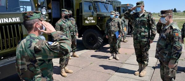 Patru unităţi de tehnică de deminare reutilate i-au fost prezentate ministrului Apărării - Sputnik Moldova
