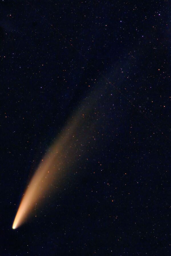 Комета NEOWISE в небе  - Sputnik Молдова