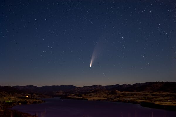 Комета NEOWISE в небе над штатом Вашингтон  - Sputnik Молдова