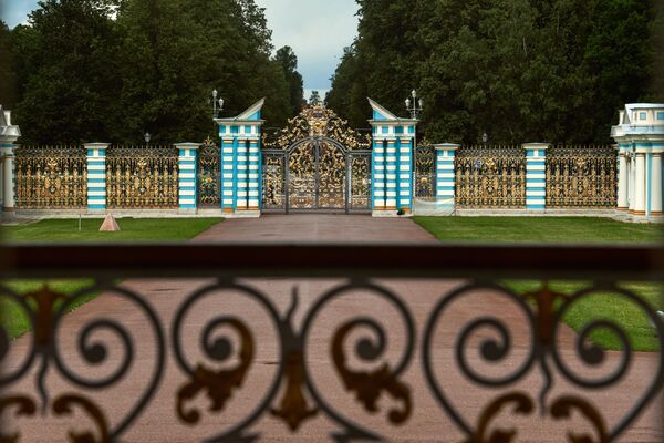 Золотые ворота на территории Царскосельской императорской резиденции Царское село - Sputnik Moldova
