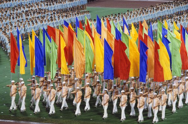 Праздничное шествие спортсменов во время открытия XXII летних Олимпийских игр в Москве, 1980 год - Sputnik Молдова
