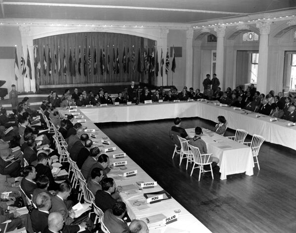 Участники Бреттон-Вудской конференции в отеле «Маунт Вашингтон», 1944 год - Sputnik Moldova-România