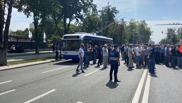 протестующие перекрыли проспект Штефана чел Маре - Sputnik Moldova