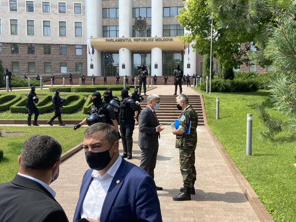 Комбатанты снова вышли на протест и перекрыли бульвар Штефана чел Маре - видео Комбатанты снова вышли на протест и перекрыли бульвар Штефана чел Маре - видео - Sputnik Молдова