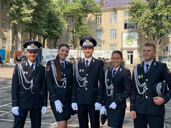 В Академии МВД Штефан чел Маре вручили дипломы выпускникам - Sputnik Молдова