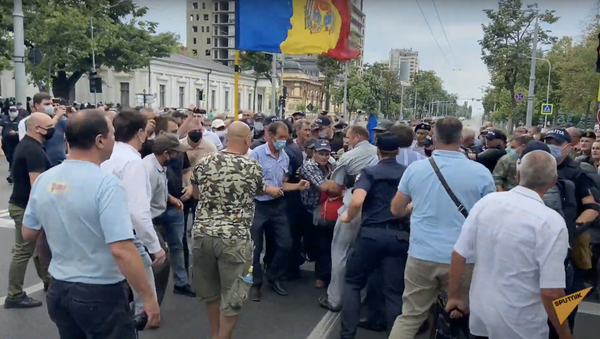 Стычки между комбатантами и полицией - Sputnik Молдова