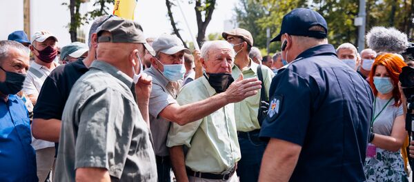 Протест комбатантов перед зданием парламента Молдовы - Sputnik Moldova