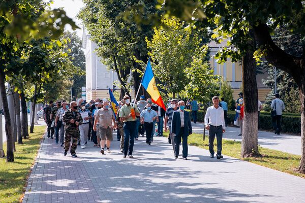 Протест комбатантов перед зданием парламента Молдовы - Sputnik Молдова