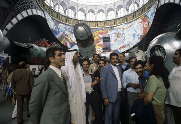 Быт Олимпиады-80: диковинные продукты, дискотеки и народные похороны Высоцкого - Sputnik Молдова