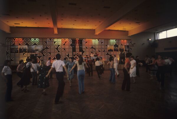 Быт Олимпиады-80: диковинные продукты, дискотеки и народные похороны Высоцкого - Sputnik Молдова