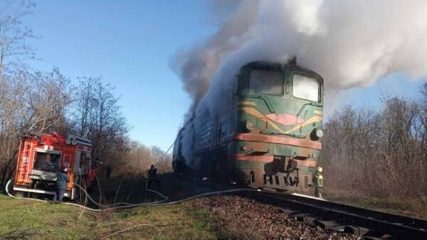 Locomotiva unui tren de pasageri a luat foc: Cum au reacționat oamenii – Foto Locomotiva unui tren de pasageri a luat foc: Cum au reacționat oamenii – Foto - Sputnik Moldova