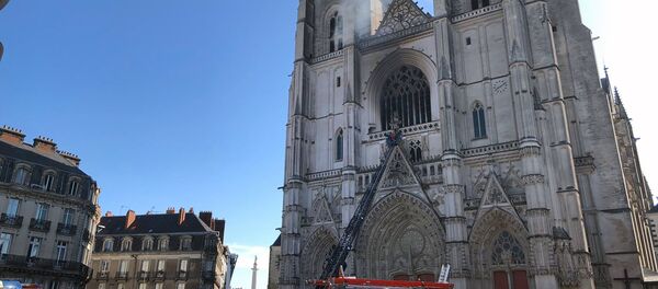 Тушение пожара в соборе святых Петра и Павла в Нанте, Франция - Sputnik Молдова