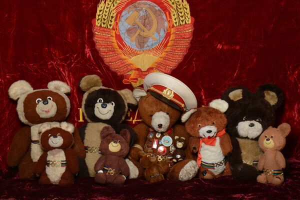 От штор до стопок – какие сувениры делали к Олимпиаде-80 От штор до стопок – какие сувениры делали к Олимпиаде-80 - Sputnik Молдова