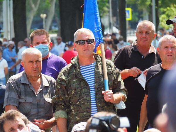 Протест комбатантов: песни, пляски, плацинды под соусом унири Протест комбатантов: песни, пляски, плацинды под соусом унири - Sputnik Молдова