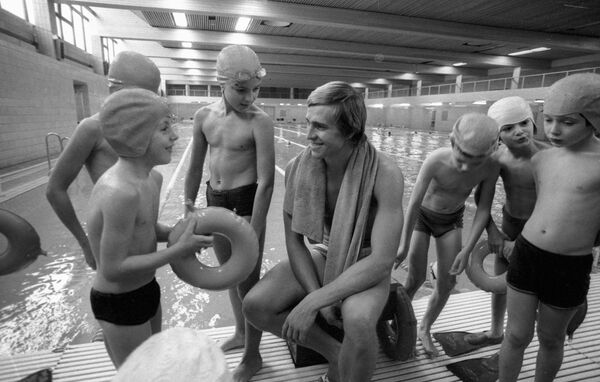 Чемпион Олимпиады-80 Сальников: за три золота мне удалось купить автомобиль ВАЗ Чемпион Олимпиады-80 Сальников: за три золота мне удалось купить автомобиль ВАЗ - Sputnik Молдова