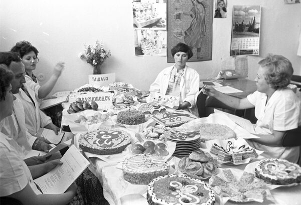 Что пили и чем закусывали в дни Олимпиады-80? Что пили и чем закусывали в дни Олимпиады-80? - Sputnik Молдова