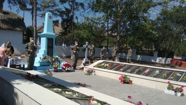 Новая жизнь памятника погибшим героям - Sputnik Молдова