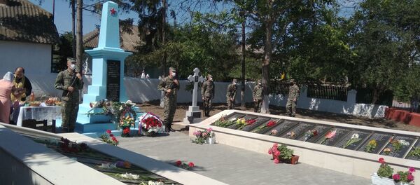 Новая жизнь памятника погибшим героям - Sputnik Молдова