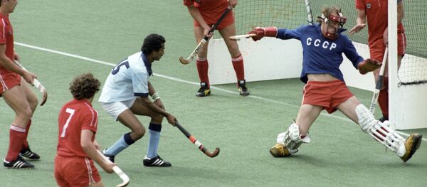 XXII Олимпийские игры. Хоккей на траве. Мужчины. Матч между сборными командами СССР и Индии XXII Олимпийские игры. Хоккей на траве. Мужчины. Матч между сборными командами СССР и Индии - Sputnik Молдова