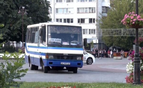 Автобус, захваченный мужчиной, имеющим при себе взрывчатку и оружие, Луцк - Sputnik Молдова