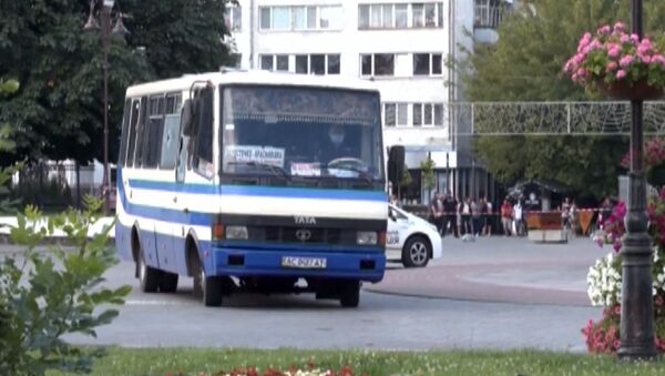 Автобус, захваченный мужчиной, имеющим при себе взрывчатку и оружие, Луцк - Sputnik Moldova-România