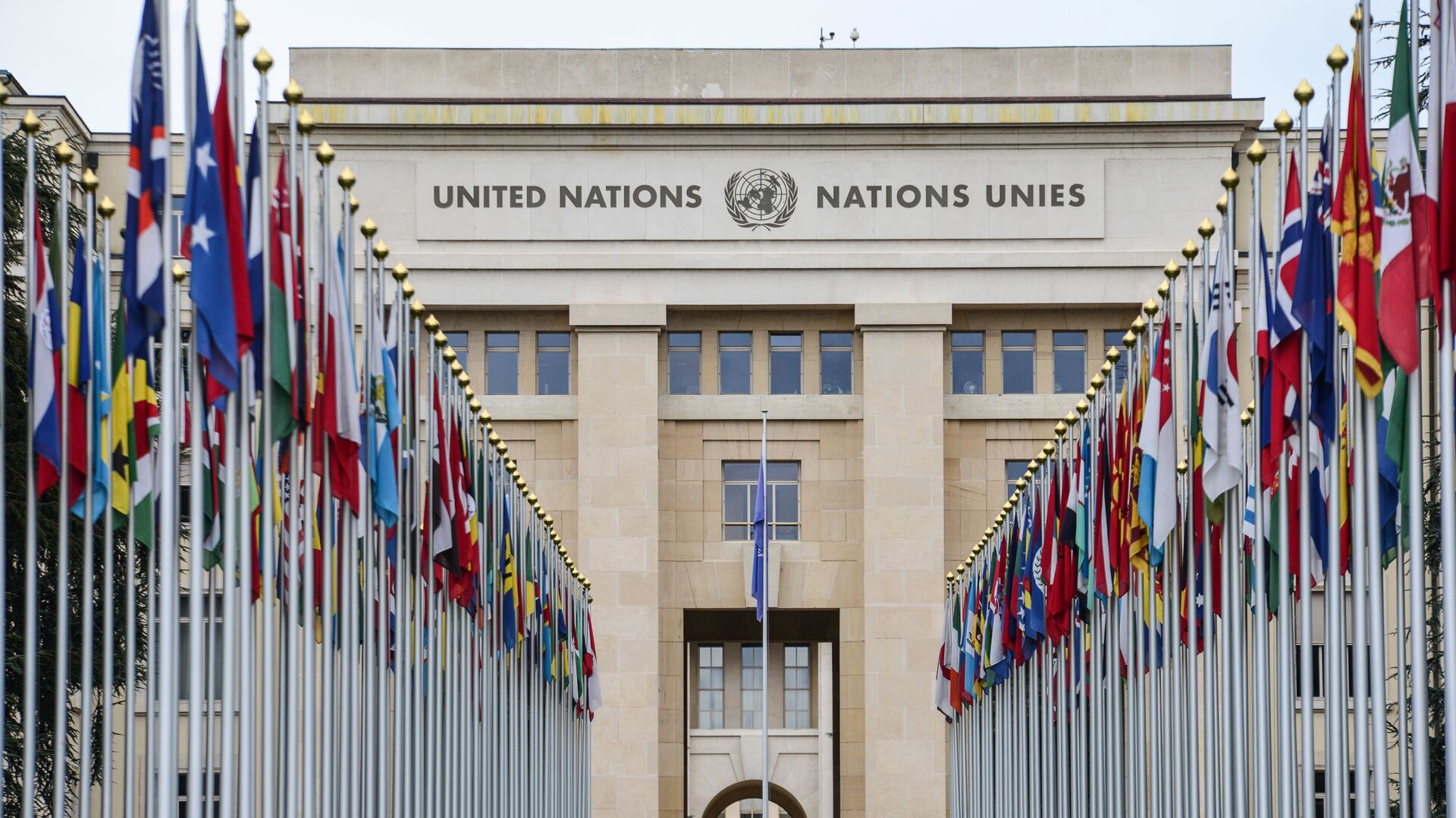 Aleea drapelelor, sediul ONU din Geneva  - Sputnik Moldova, 1920, 05.11.2022