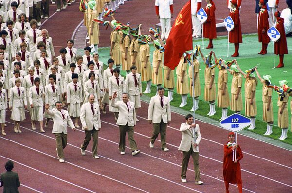 Blugi și adidași: Cum a influențat Olimpiada-80 moda în URSS Blugi și adidași: Cum a influențat Olimpiada-80 moda în URSS - Sputnik Moldova