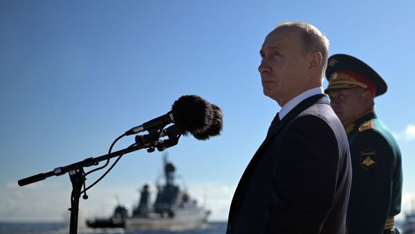 Президент РФ В. Путин принял участие в праздновании Дня ВМФ РФ в Санкт-Петербурге - Sputnik Молдова