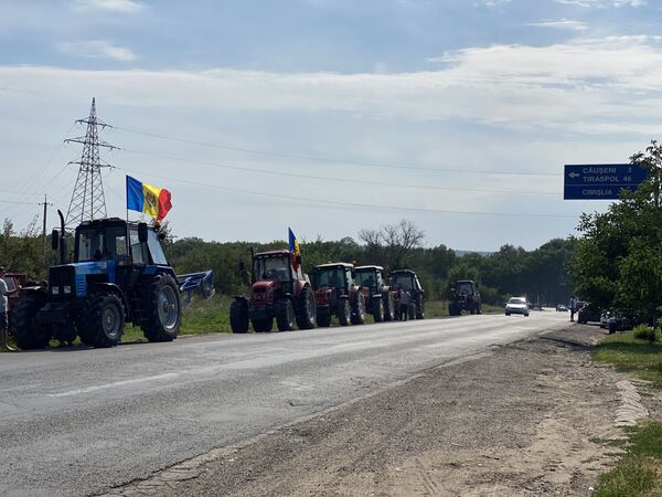 Video - Agricultorii protestează în sud-estul țării Video - Agricultorii protestează în sud-estul țării - Sputnik Moldova