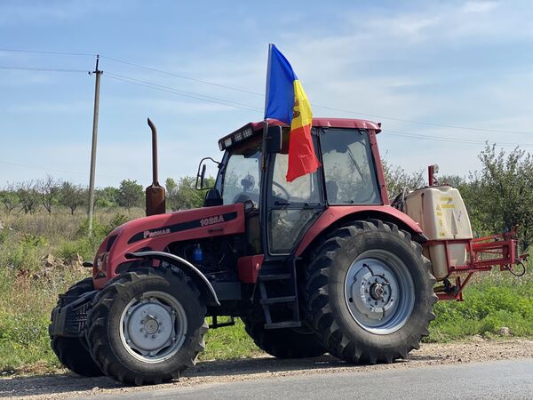 Video - Agricultorii protestează în sud-estul țării Video - Agricultorii protestează în sud-estul țării - Sputnik Moldova
