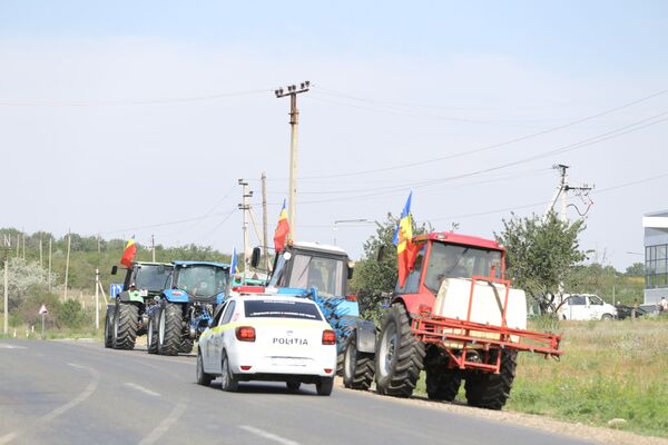 Filmul protestului de la Căușeni: Ce au cerut și ce le-a promis agricultorilor Ion Perju Filmul protestului de la Căușeni: Ce au cerut și ce le-a promis agricultorilor Ion Perju - Sputnik Moldova