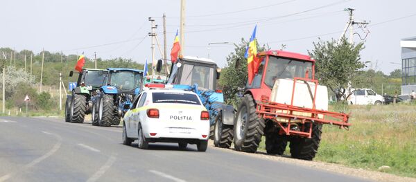 Mai mulți agricultori se pregătesc să blocheze traseul național Chișinău-Căușeni - Sputnik Moldova