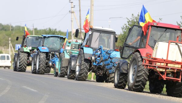 Mai mulți agricultori se pregătesc să blocheze traseul național Chișinău-Căușeni - Sputnik Moldova