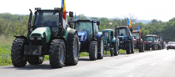 Mai mulți agricultori se pregătesc să blocheze traseul național Chișinău-Căușeni - Sputnik Moldova