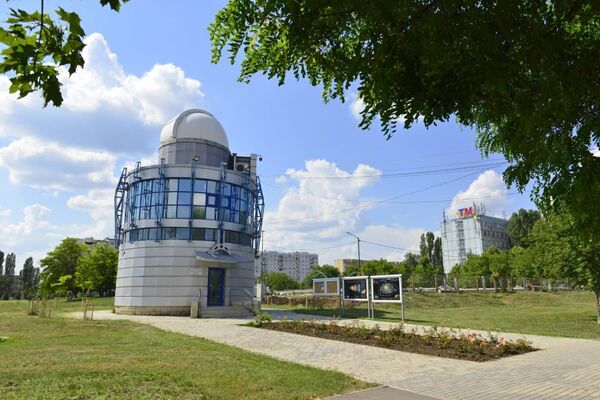 Parcul UTM, o adevărată bijuterie arhitecturală: Sculpturi și exponate de colecție - Foto - Sputnik Moldova